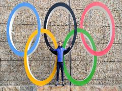Peccioli si infila il casco e per Ferragosto annuncia la sua discesa nella pista da bob al fianco dell'atleta olimpionico Eric Fantazzini