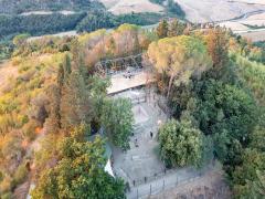 Cisterne romane, sepolture di alto rango  e le conseguenze del crollo di una chiesa: ecco le nuove cronache dello scavo di Santa Mustiola